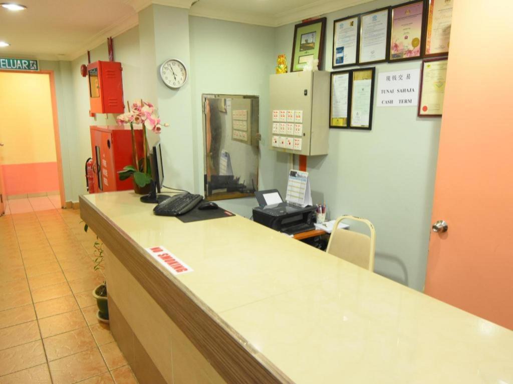 Oyo 89642 Highway Inn Mukah Buitenkant foto