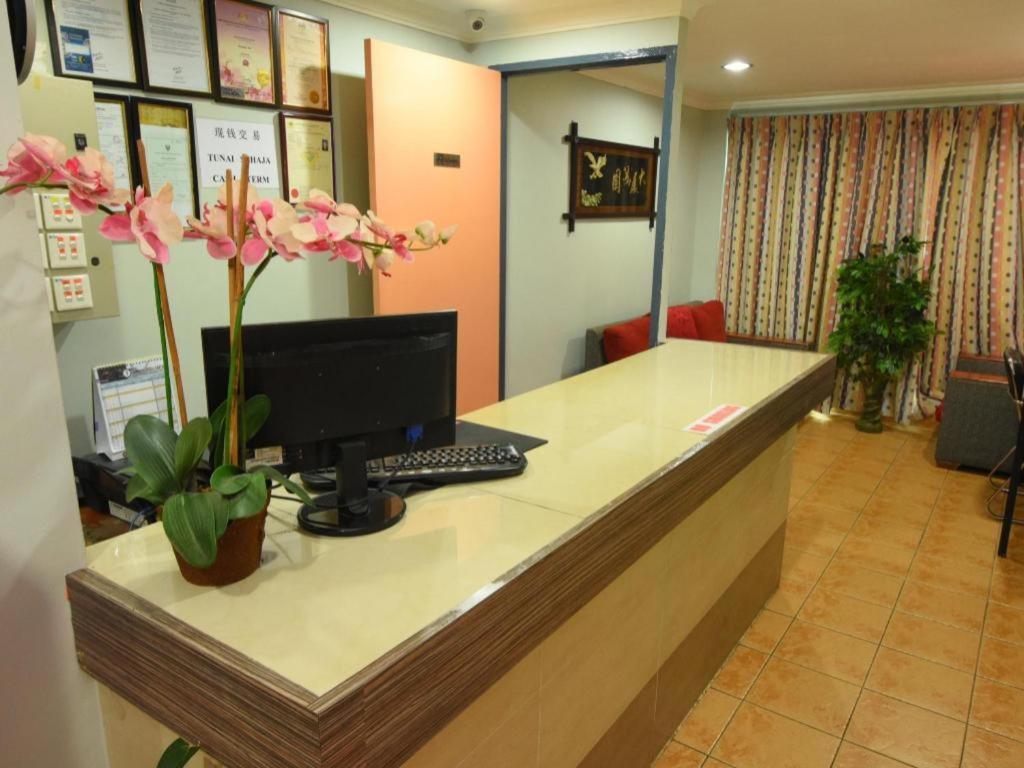 Oyo 89642 Highway Inn Mukah Buitenkant foto